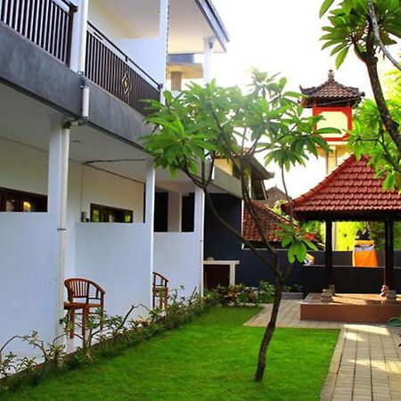 U House Seminyak 호텔 캐로보칸 외부 사진