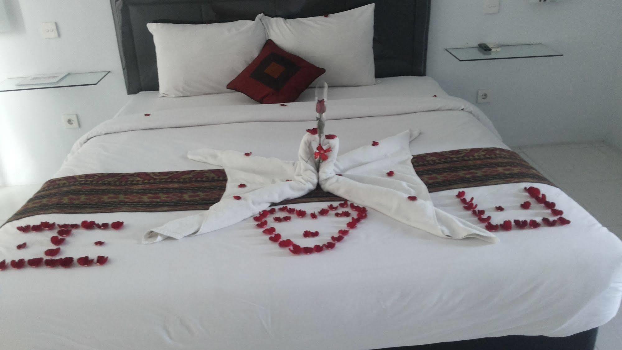 U House Seminyak 호텔 캐로보칸 외부 사진