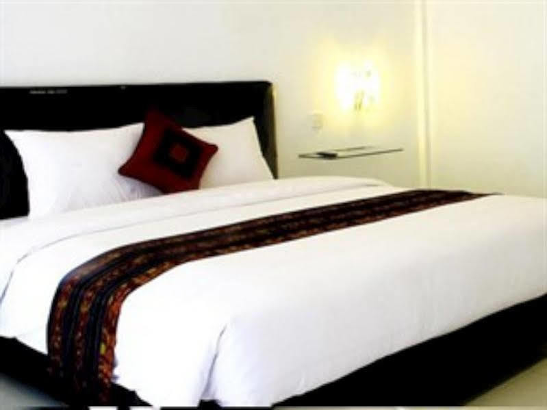 U House Seminyak 호텔 캐로보칸 외부 사진