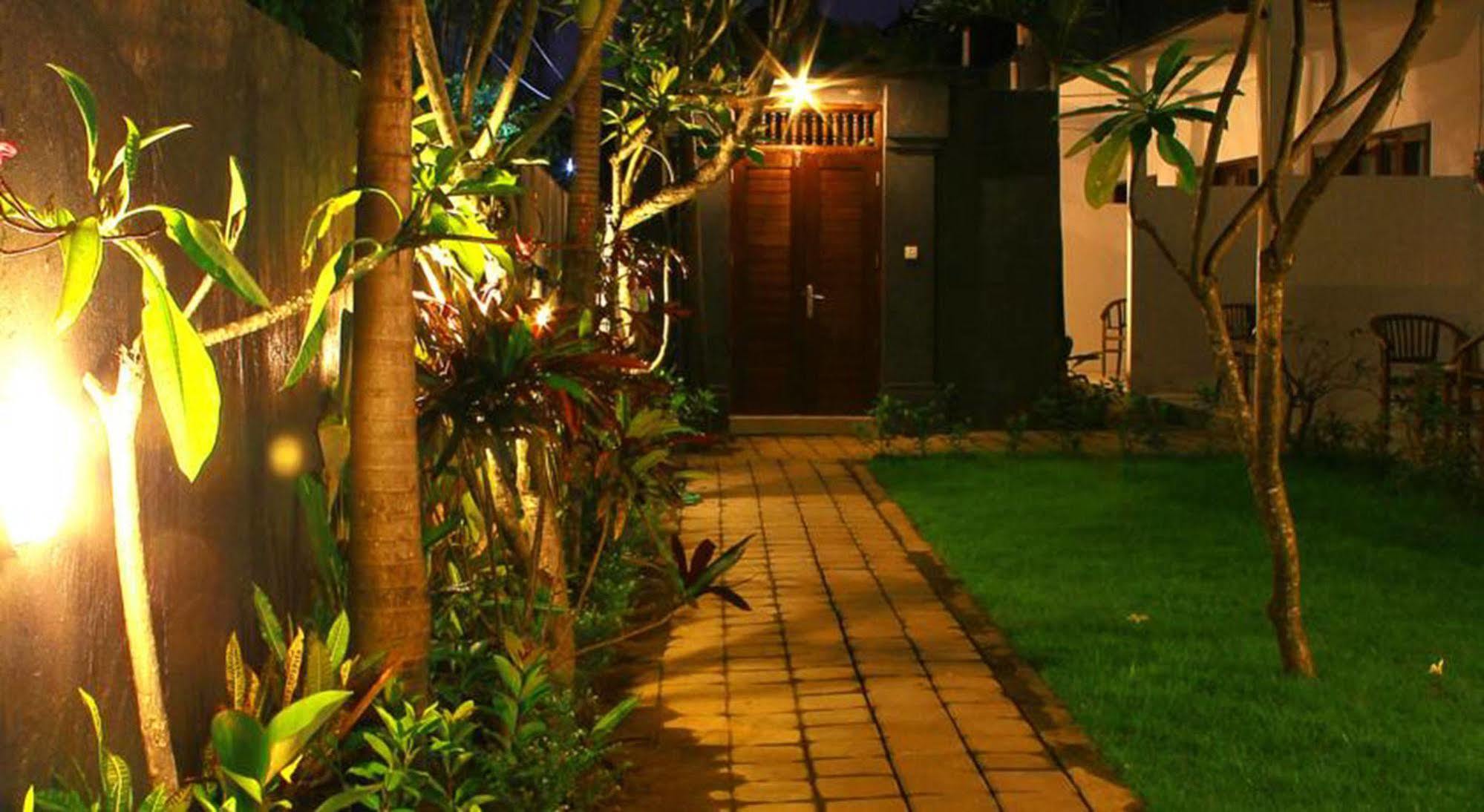 U House Seminyak 호텔 캐로보칸 외부 사진